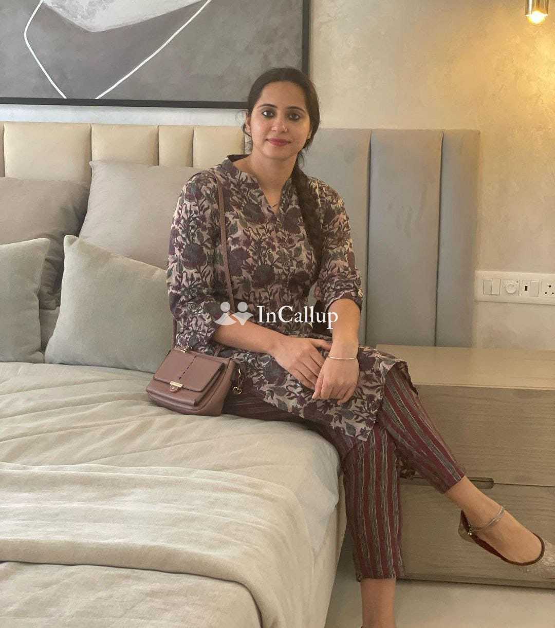 Myself Naina Patel independence escort girls available in Anand safe and secure hotel room available