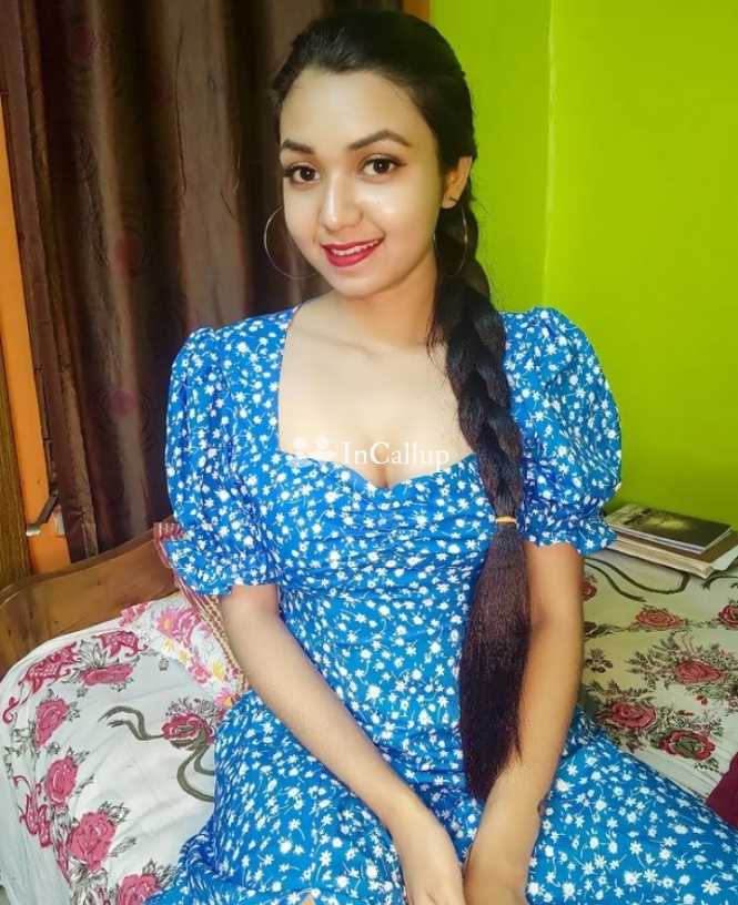Myself Priya independent escort girls available in Hubli safe and secure top profile hotel room spaa