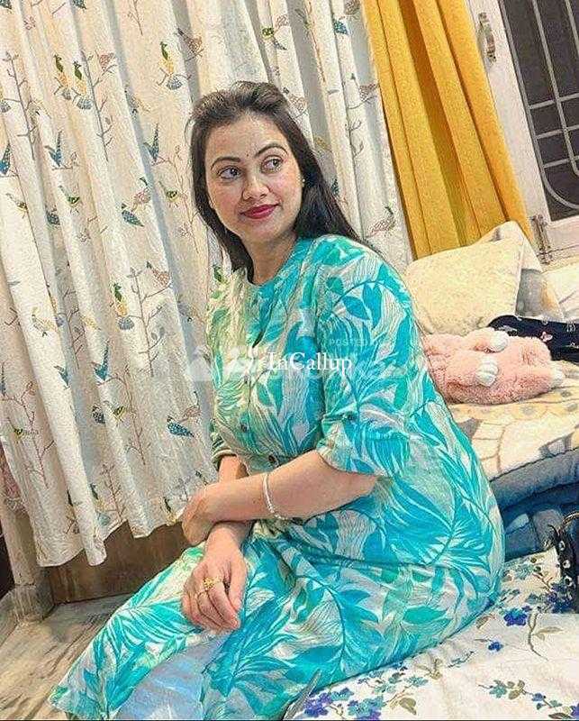 Open service milega aapko video call fast booking charge lagega 500 enjoy the open service ok boo500