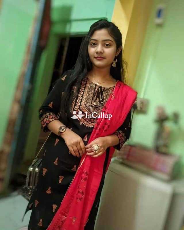 Jharasuguda Sonam Kapoor college girl