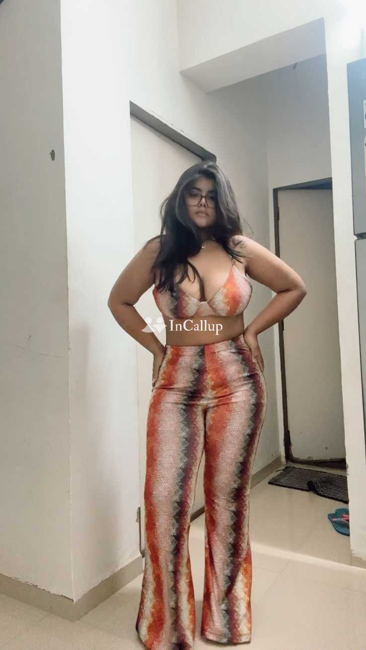 They love to masturbate watching me when I spread my ass for them and then slap their dick on my pus